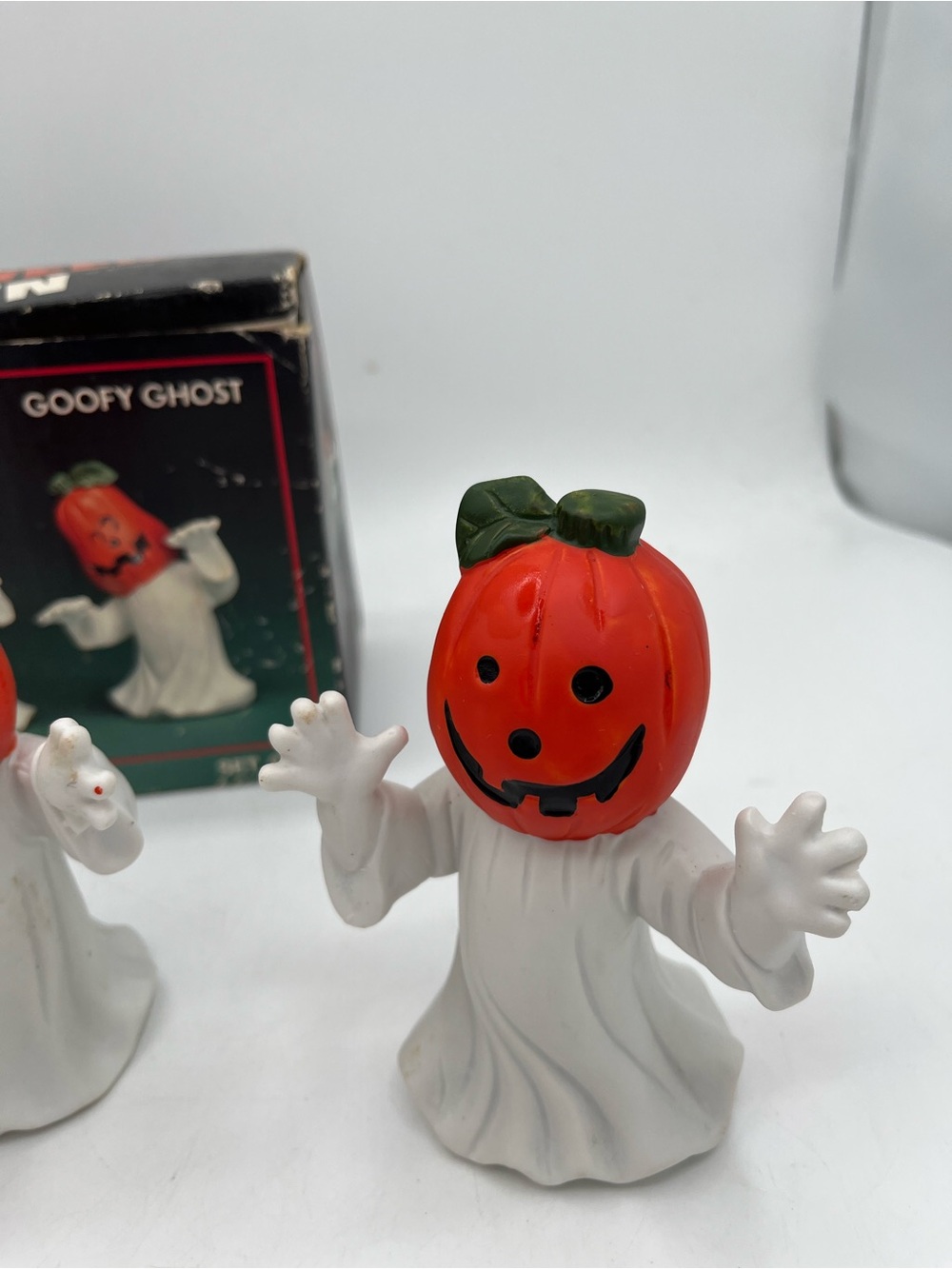 Artmark Ceramic Goofy Ghosts Figurines set of 3 - Picture 4 of 9